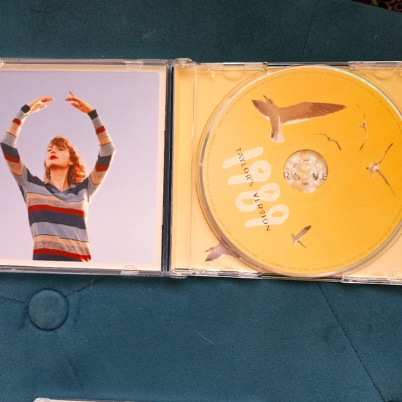 Taylor Swift Yellow Edition CD - Picture 1 of 4